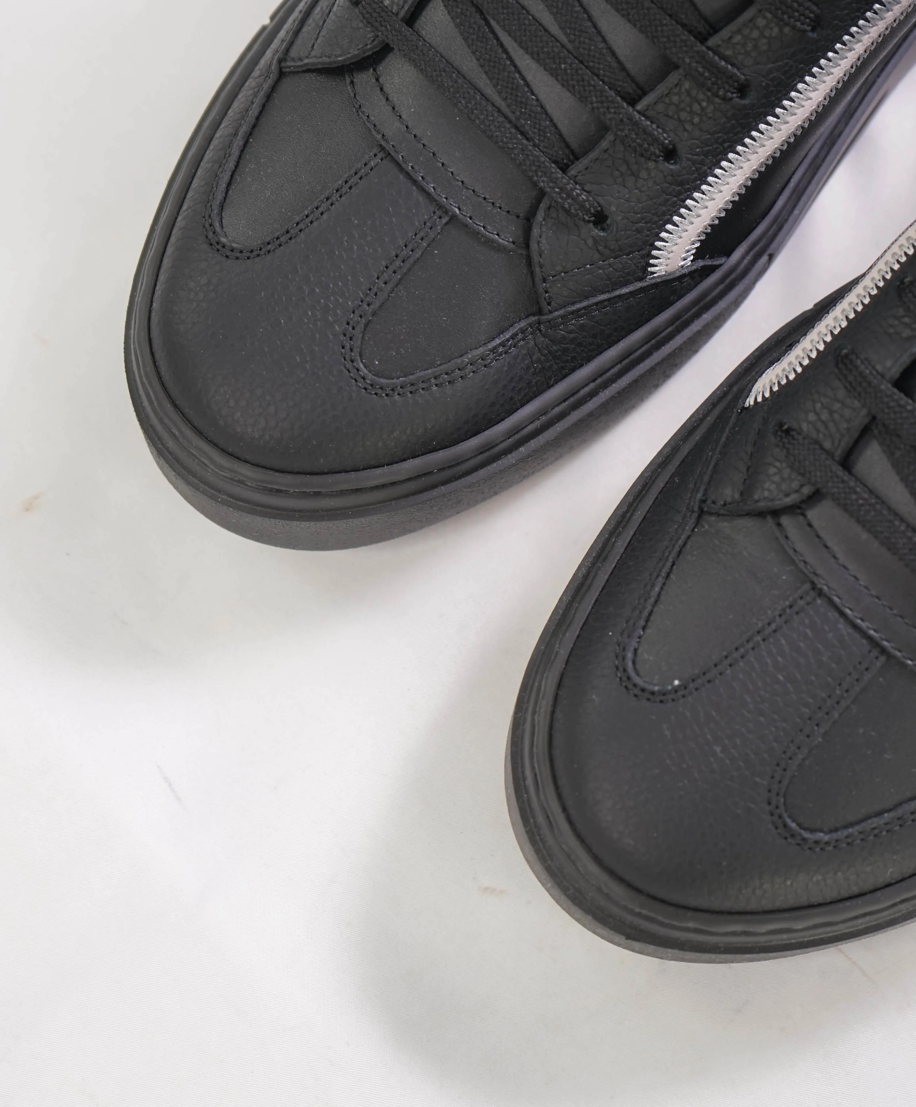 $795 SALVATORE FERRAGAMO - *BORG 5* Black Gancini Sneaker - 10 M US