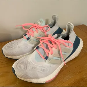{Adidas} Ultraboost 22 Women’s Running Shoes