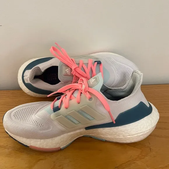 {Adidas} Ultraboost 22 Women’s Running Shoes