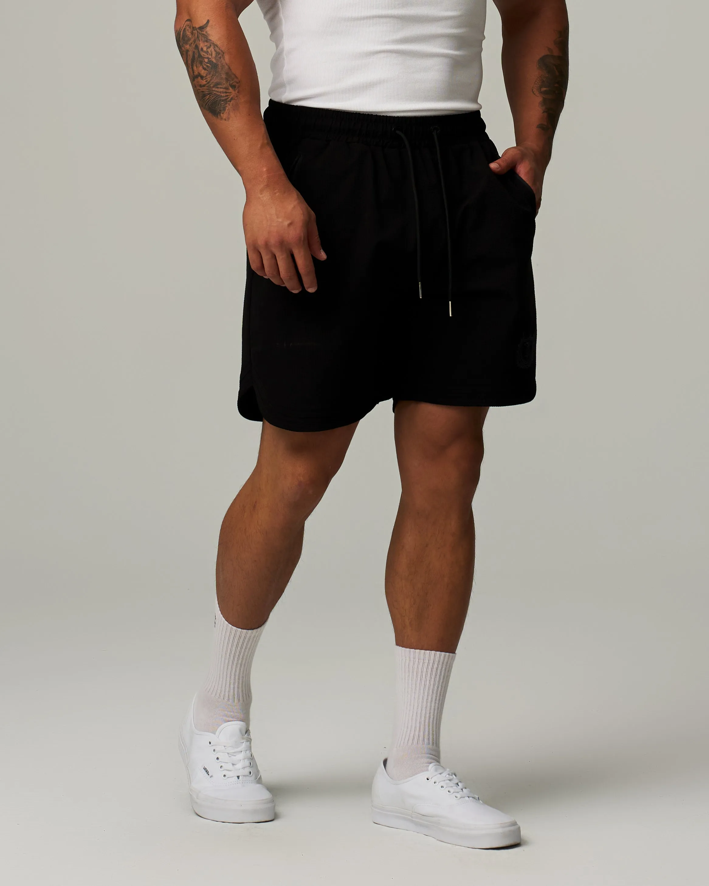 Badge Side Slit Stretch Shorts