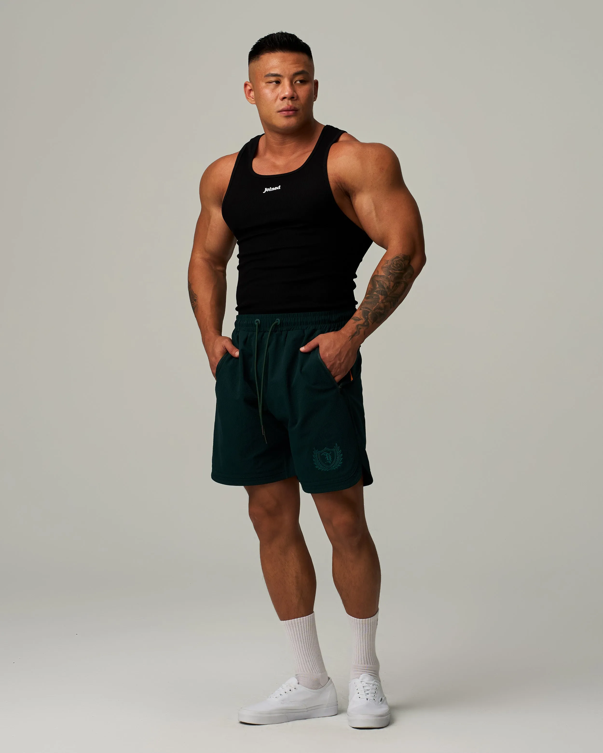 Badge Side Slit Stretch Shorts