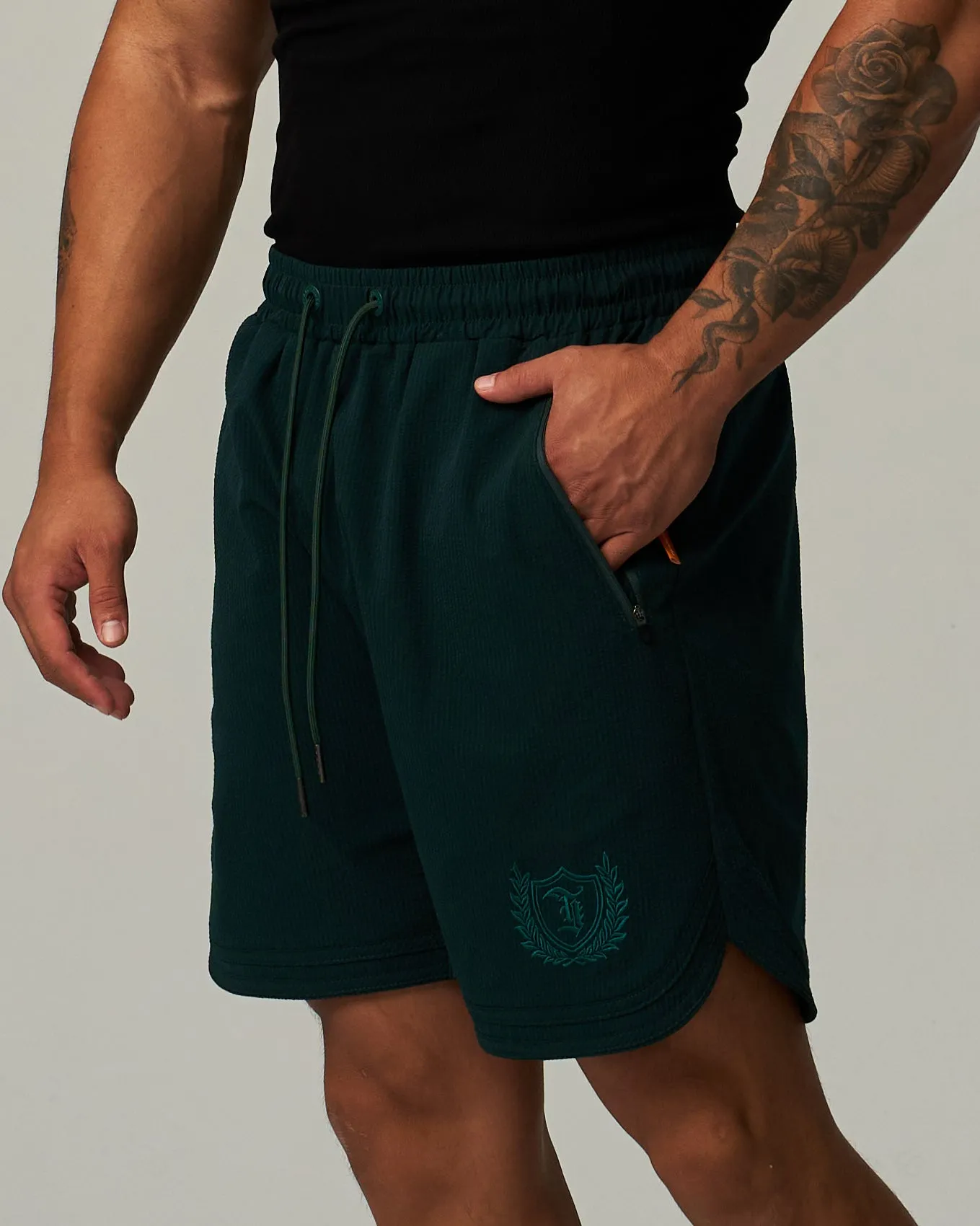 Badge Side Slit Stretch Shorts