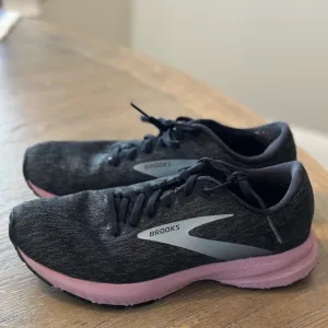 BROOKS LAUNCH 7 - Women’s Running Shoes - SIZE 8.5