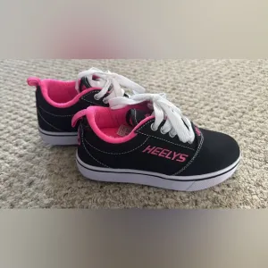 Heelys Kids Shoes - Black and Pink Size 1