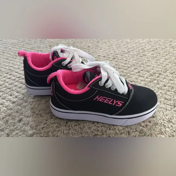 Heelys Kids Shoes - Black and Pink Size 1