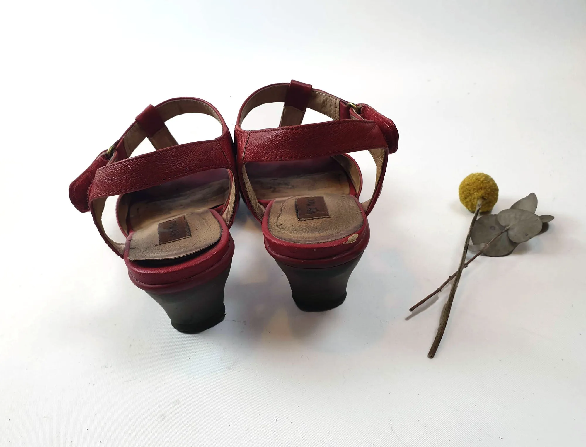 Miz Mooz "Carter" red leather low heeled sandals size 37