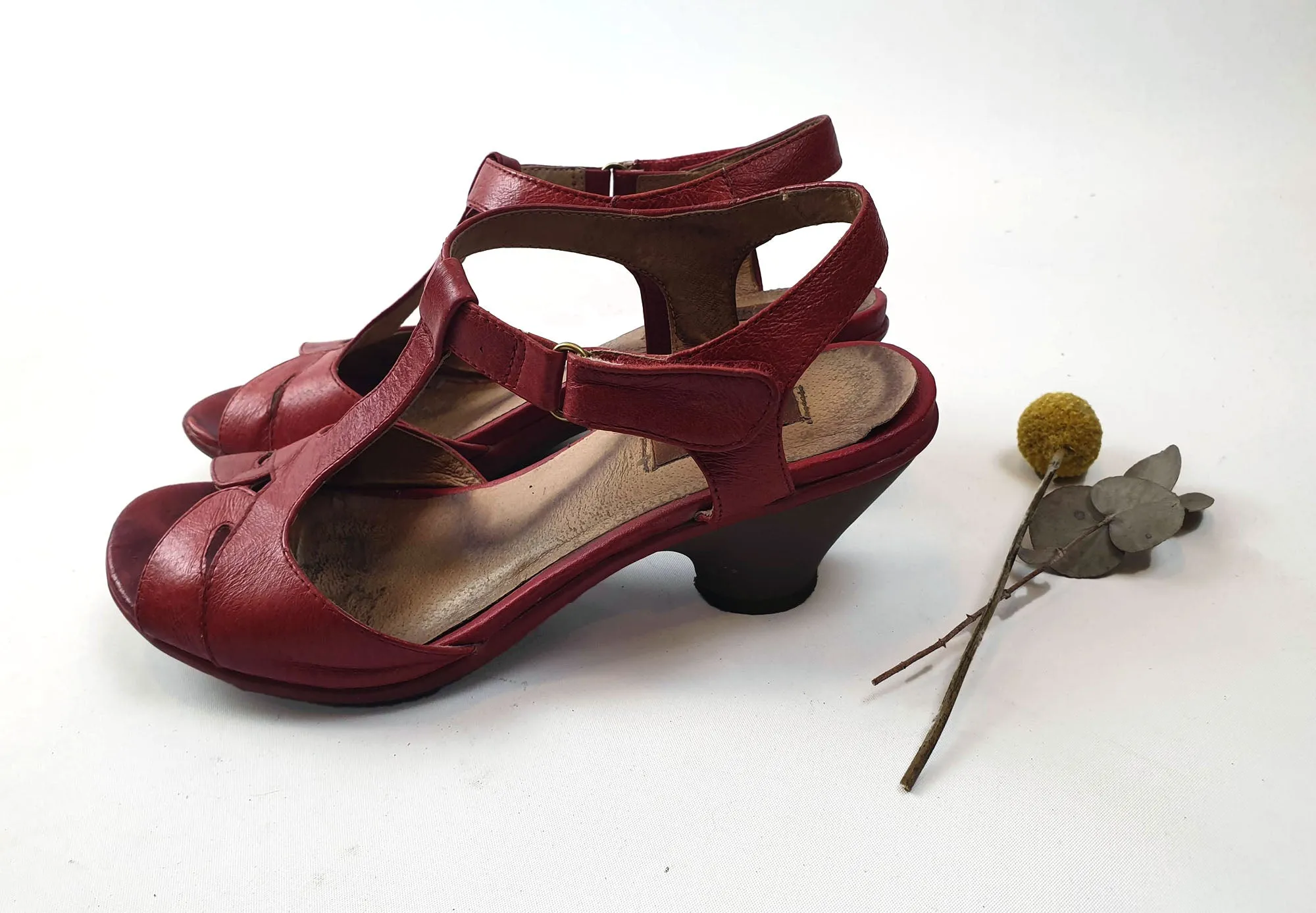 Miz Mooz "Carter" red leather low heeled sandals size 37