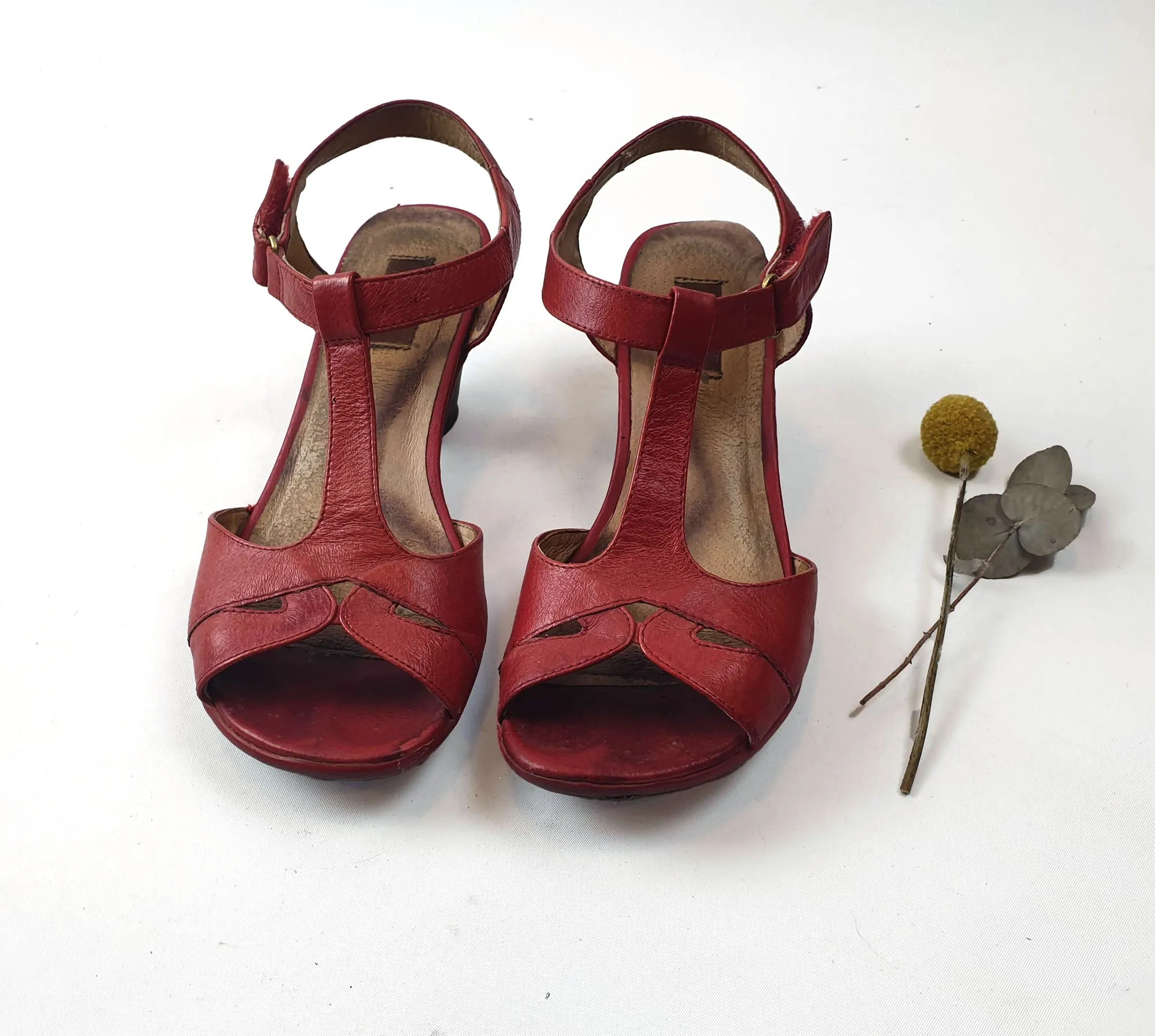 Miz Mooz "Carter" red leather low heeled sandals size 37