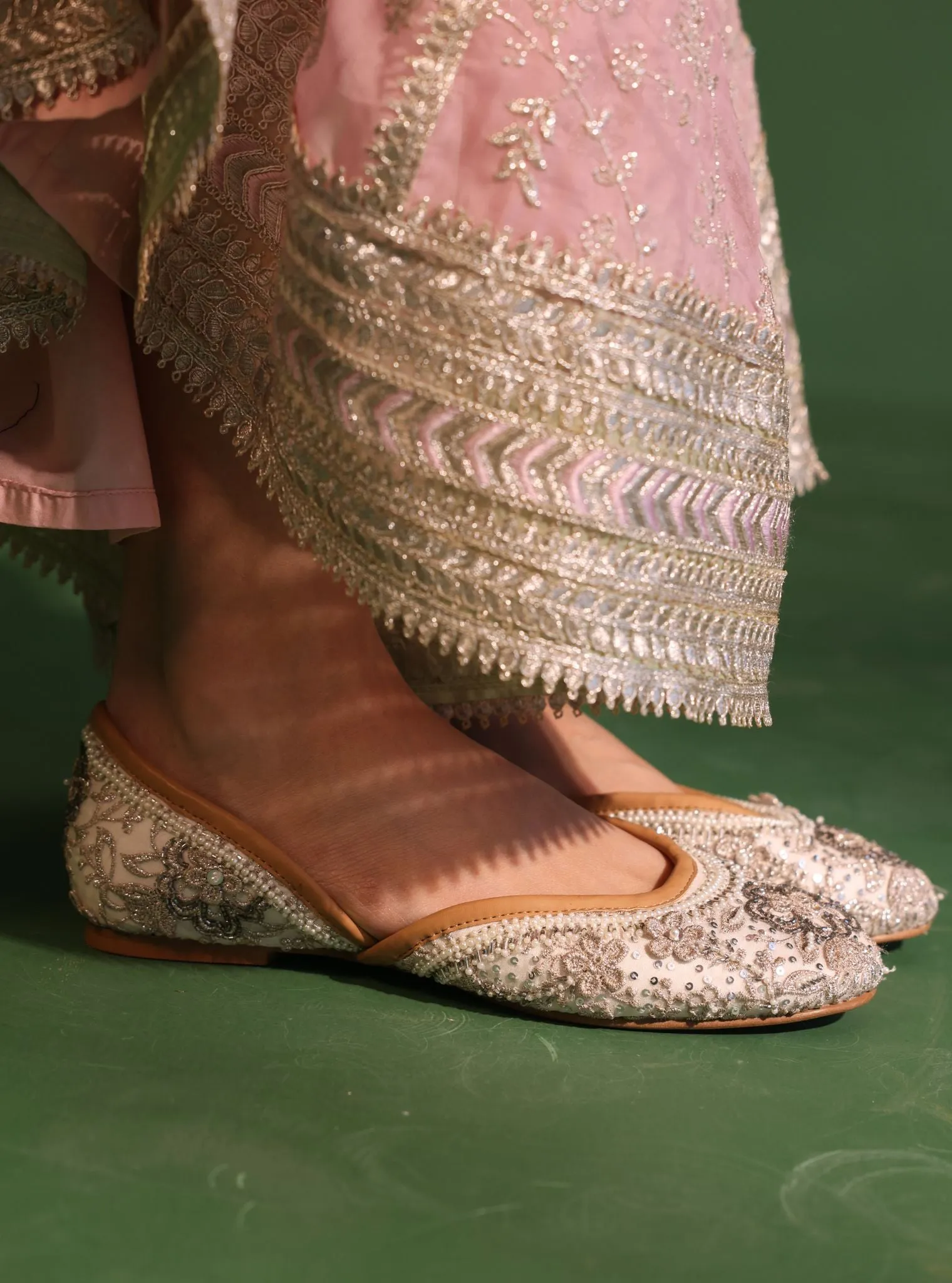 Mumul Nimrah Silver Vegan Jutti