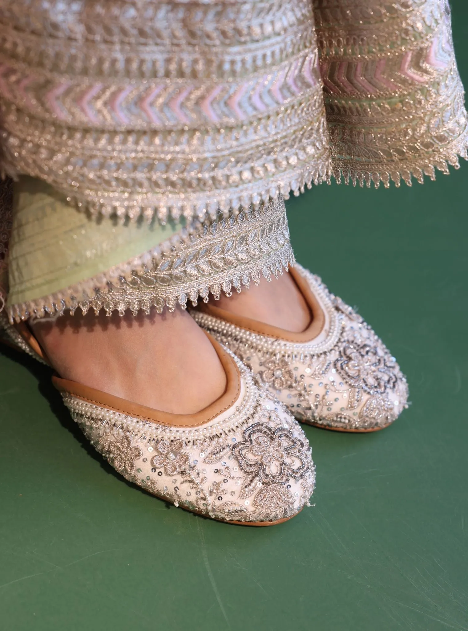 Mumul Nimrah Silver Vegan Jutti