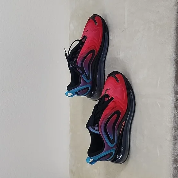 Nike Air Max 720 Multicolored Ombre Athletic Sneakers