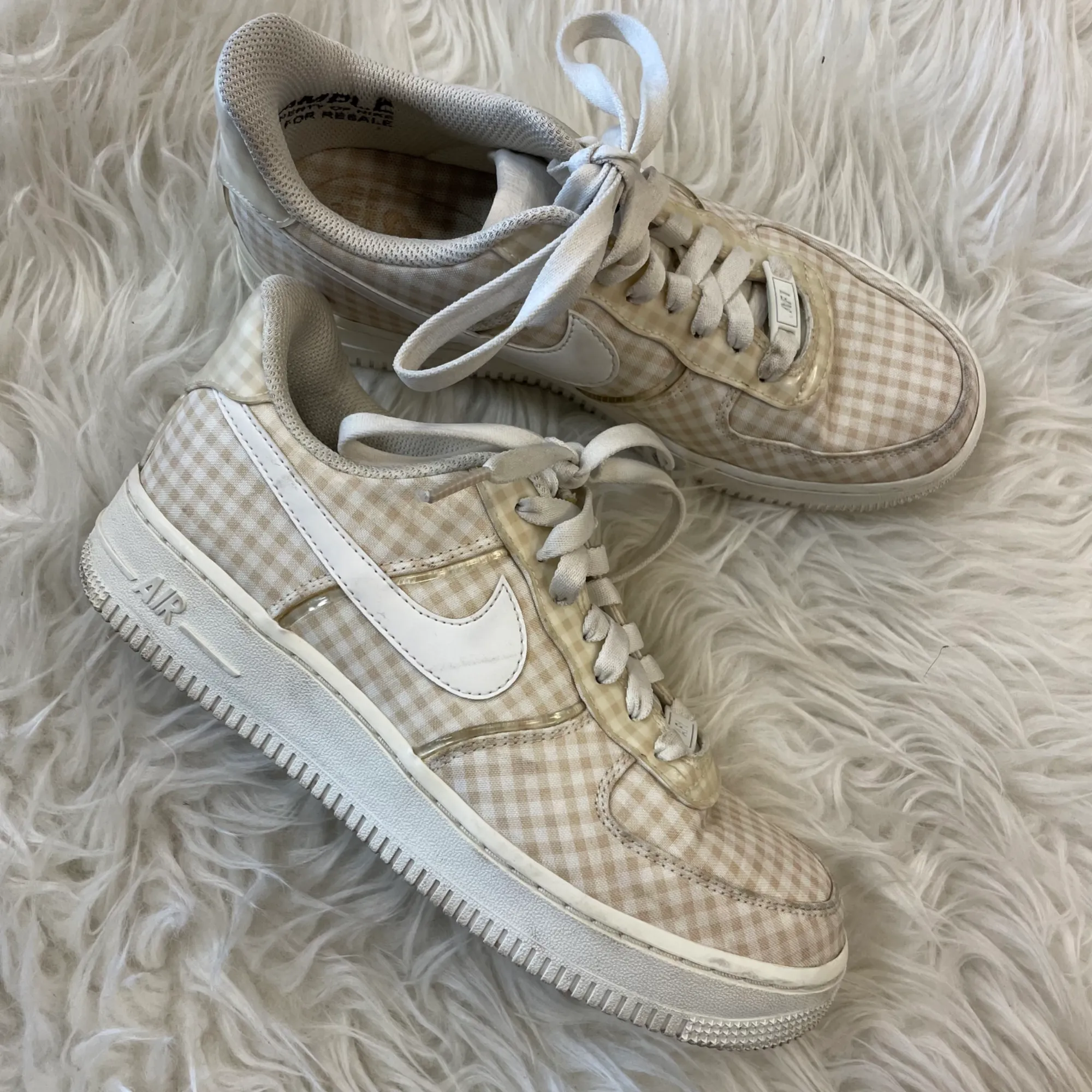 Nike Athletic Shoes Womens 7