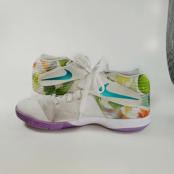 Nike Kyrie 2 Easter Edition Shoes Sneakers Size 6.5 Style 826673-105