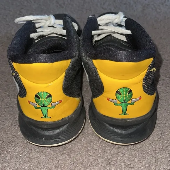 Nike Kyrie Roswell Rayguns Sneakers