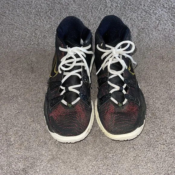 Nike Kyrie Roswell Rayguns Sneakers