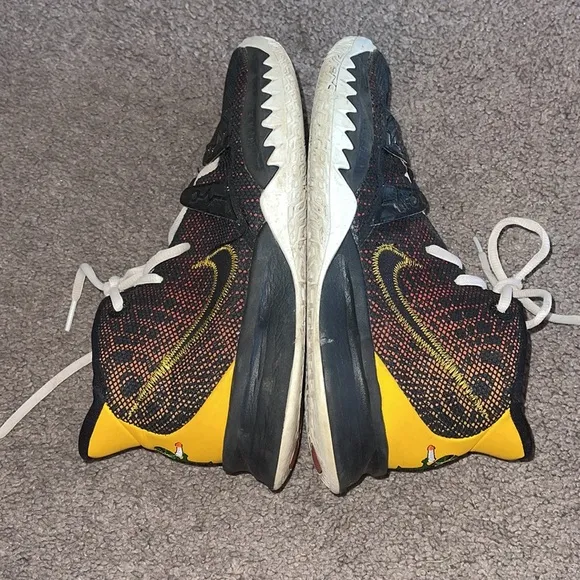 Nike Kyrie Roswell Rayguns Sneakers