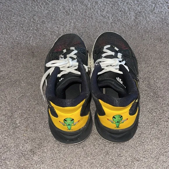 Nike Kyrie Roswell Rayguns Sneakers