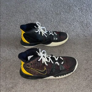 Nike Kyrie Roswell Rayguns Sneakers