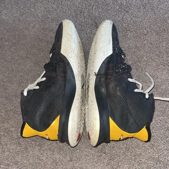 Nike Kyrie Roswell Rayguns Sneakers
