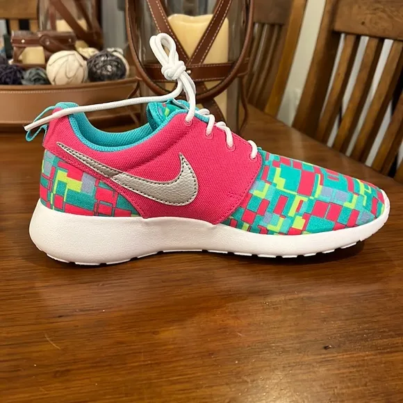 Nike Rosherun Print GS shoes sneakers 677784 601 new Youth Girls Size 6.5 Y