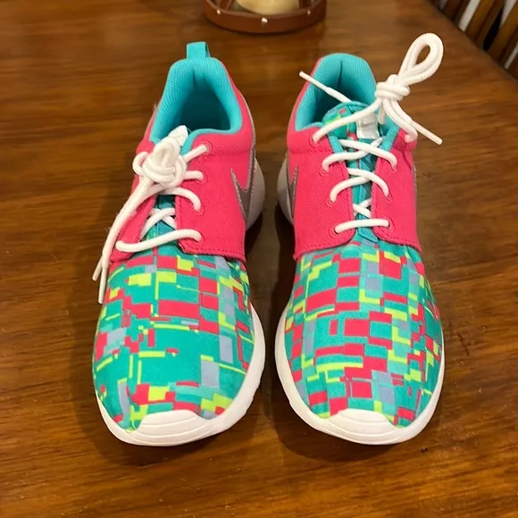 Nike Rosherun Print GS shoes sneakers 677784 601 new Youth Girls Size 6.5 Y