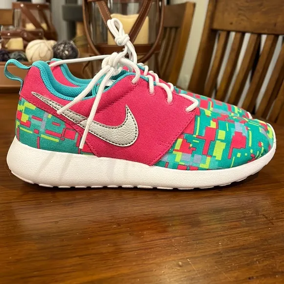 Nike Rosherun Print GS shoes sneakers 677784 601 new Youth Girls Size 6.5 Y