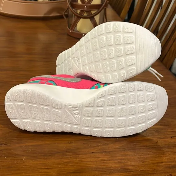 Nike Rosherun Print GS shoes sneakers 677784 601 new Youth Girls Size 6.5 Y