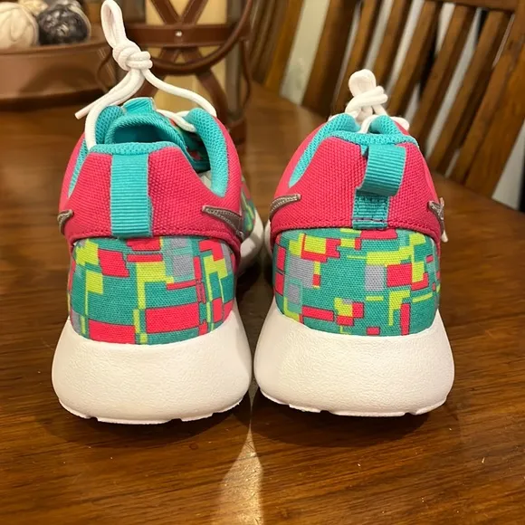 Nike Rosherun Print GS shoes sneakers 677784 601 new Youth Girls Size 6.5 Y