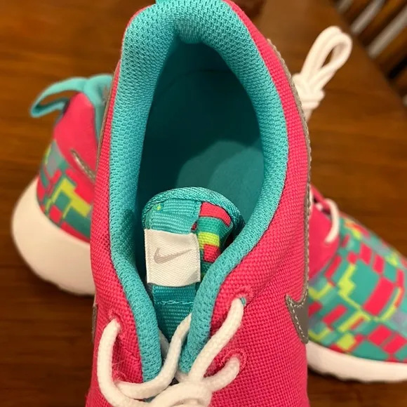 Nike Rosherun Print GS shoes sneakers 677784 601 new Youth Girls Size 6.5 Y