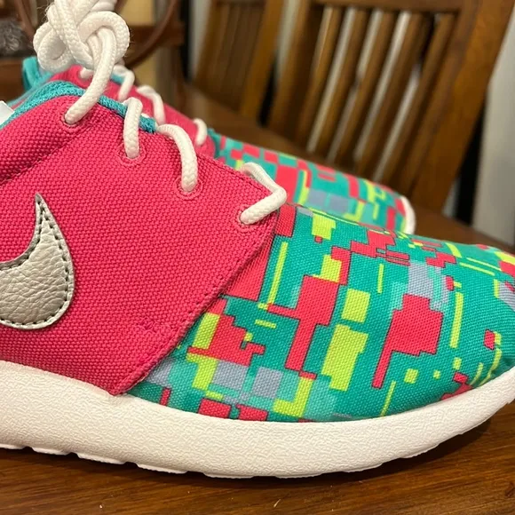 Nike Rosherun Print GS shoes sneakers 677784 601 new Youth Girls Size 6.5 Y