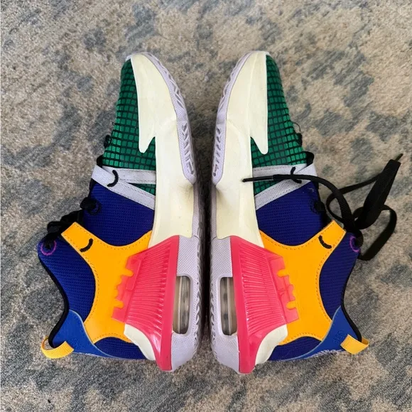 Nike Witness 7 Sneakers