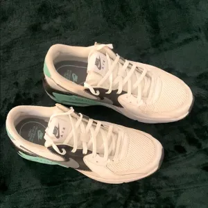 Nike Women’s Excee. Athletic Shoes White /Black / Green.Textured Upper