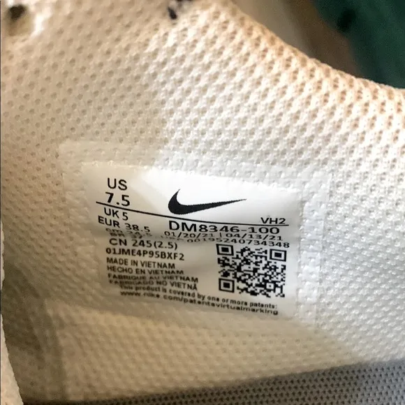 Nike Women’s Excee. Athletic Shoes White /Black / Green.Textured Upper