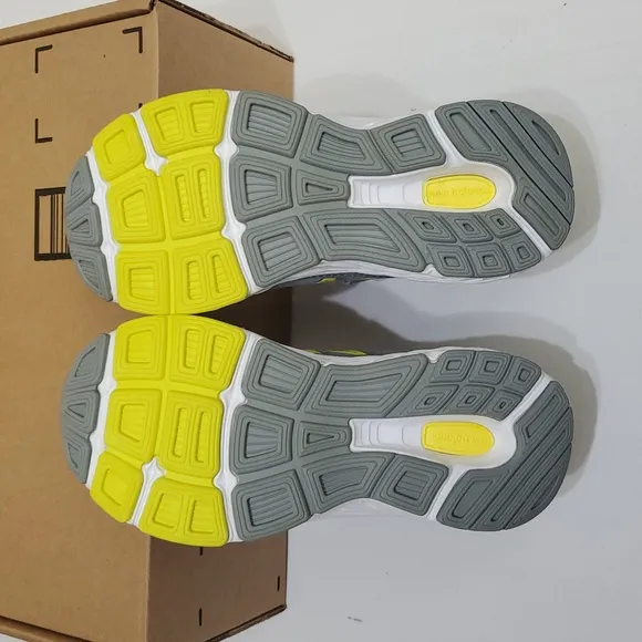 NWT 2 X-Wide Little Boys, 680 V6 Velcro Hook &amp; Loop Running Shoe, New …