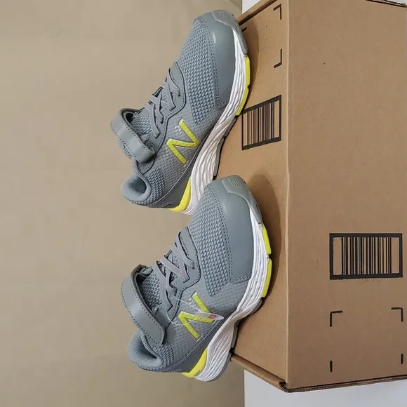 NWT 2 X-Wide Little Boys, 680 V6 Velcro Hook &amp; Loop Running Shoe, New …
