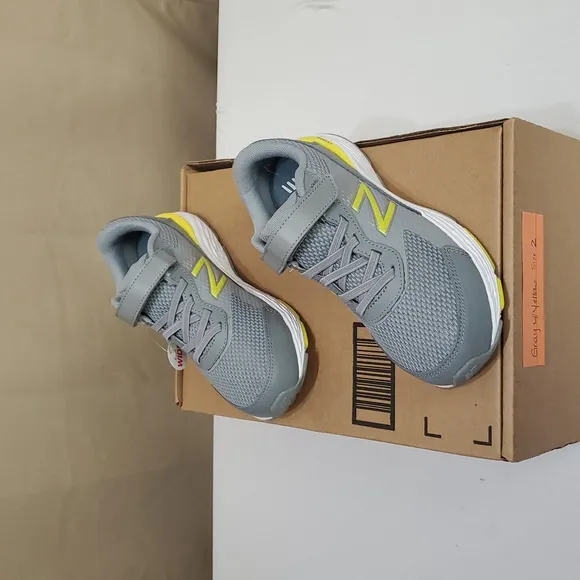 NWT 2 X-Wide Little Boys, 680 V6 Velcro Hook &amp; Loop Running Shoe, New …