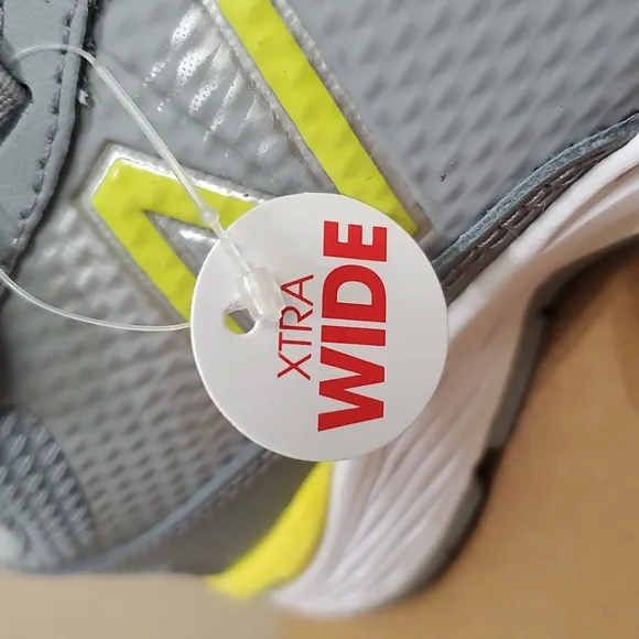 NWT 2 X-Wide Little Boys, 680 V6 Velcro Hook &amp; Loop Running Shoe, New …