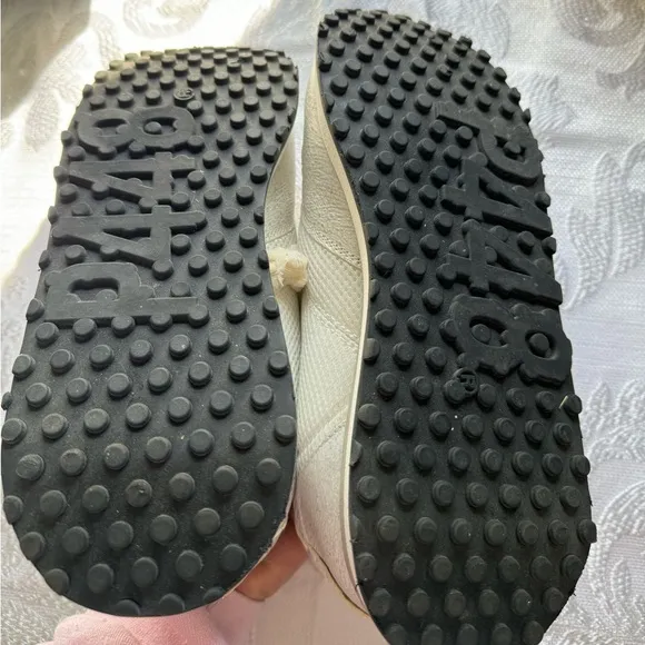 P448 Cancun Euro size 39 US 8.5