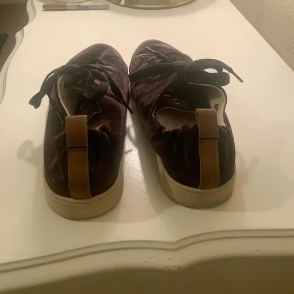 Revitalign brown, velvet sneakers