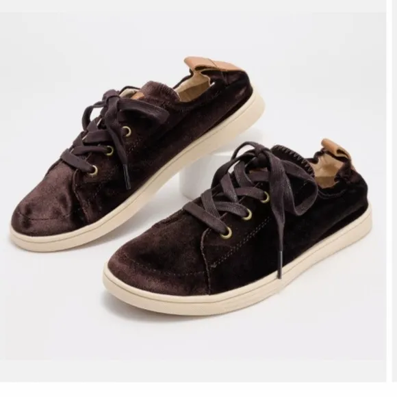 Revitalign brown, velvet sneakers
