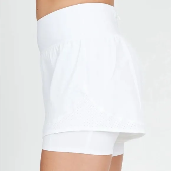 Spanx - women’s Get Moving Shorts White UPF 50  running pants size M