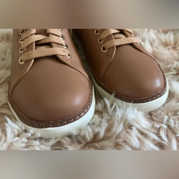 ✨VIONIC✨ WOMEN’S LEAH LEATHER SNEAKERS✨ 5.5 ✨NEW IN BOX Retail$189 Spring Shoes✨