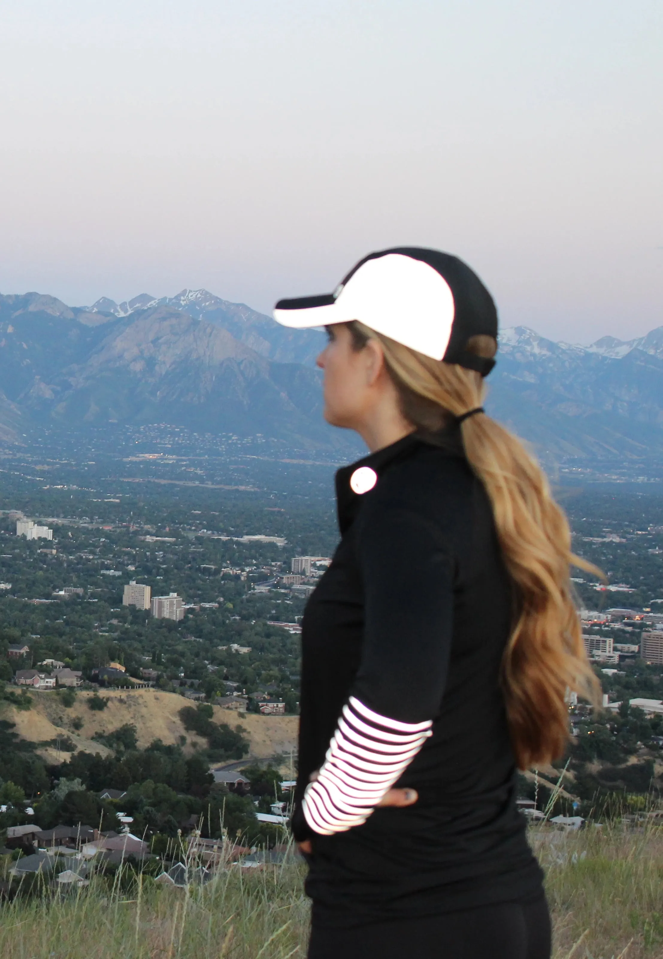 WOMEN'S REFLECTIVE RUNNING HAT
