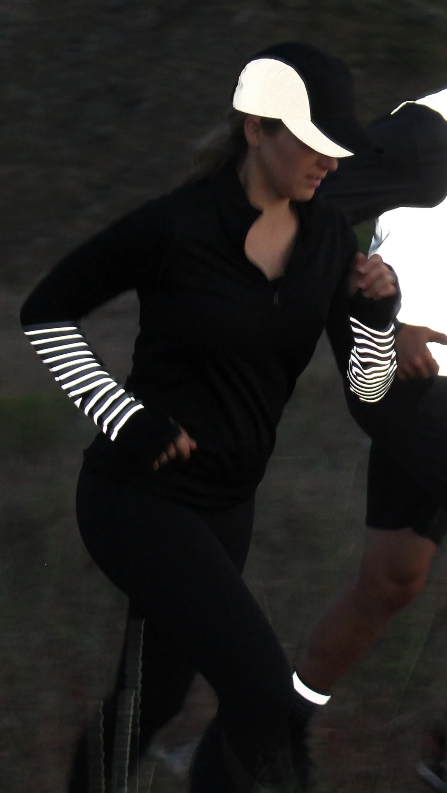 WOMEN'S REFLECTIVE RUNNING HAT